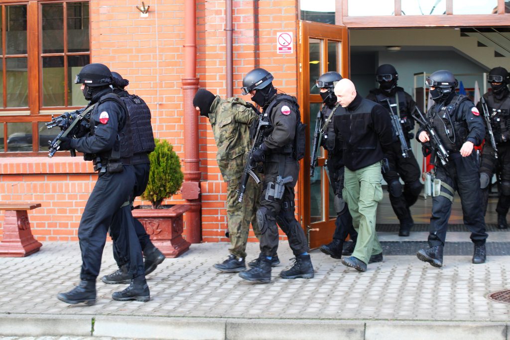 Terrorysta w PWSZ, czyli policyjna 