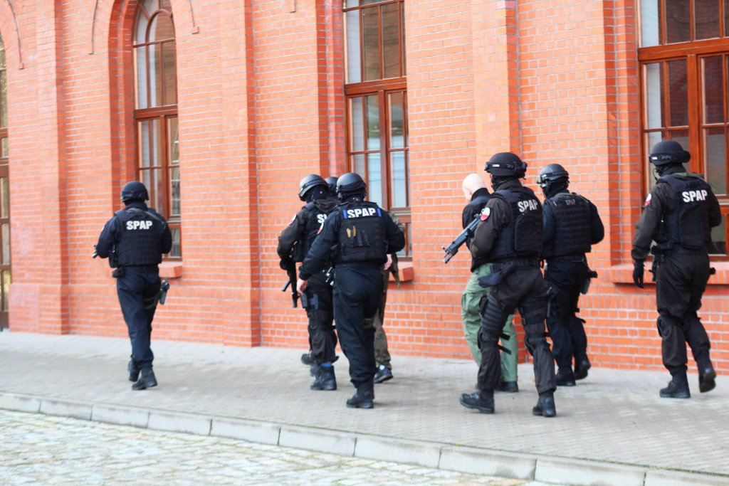 Terrorysta w PWSZ, czyli policyjna 