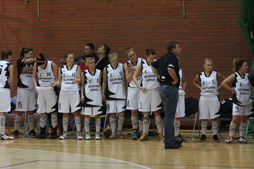 Koszykówka: UKS Ekonom - Ostrovia 57:50