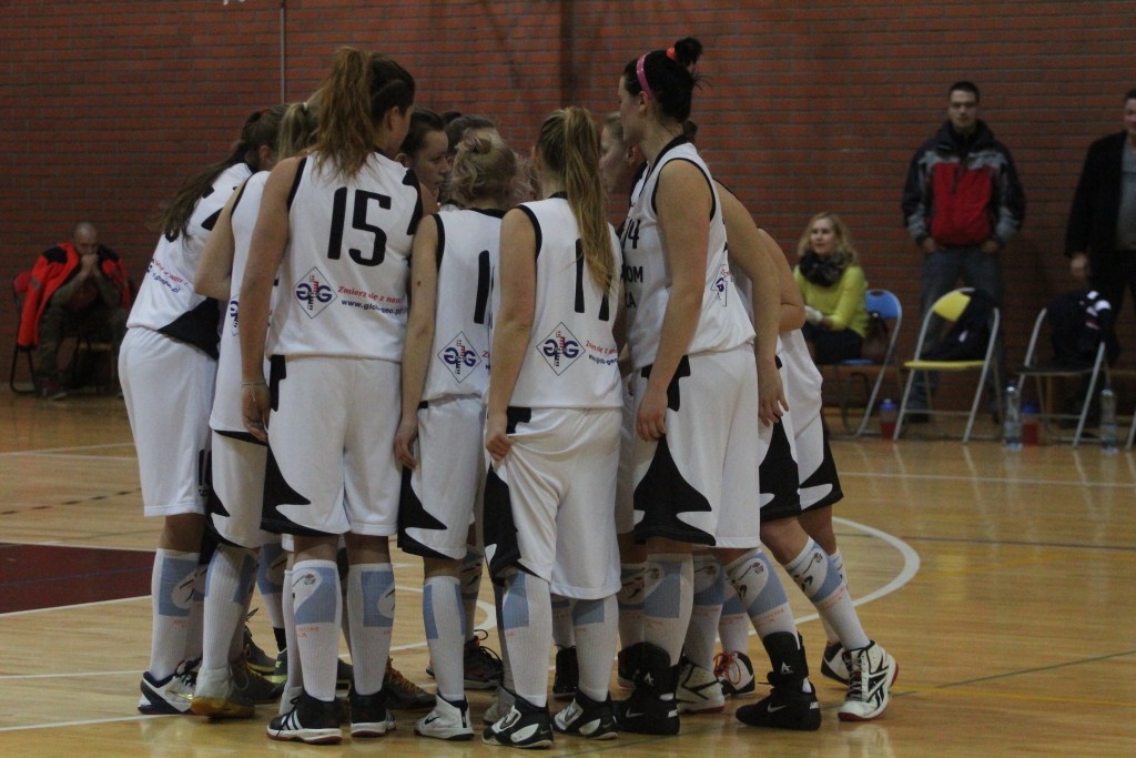 Koszykówka: UKS Ekonom - Ostrovia 57:50