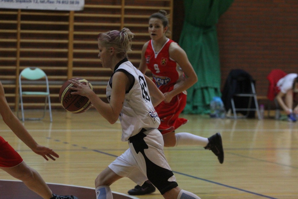 Koszykówka: UKS Ekonom - Ostrovia 57:50