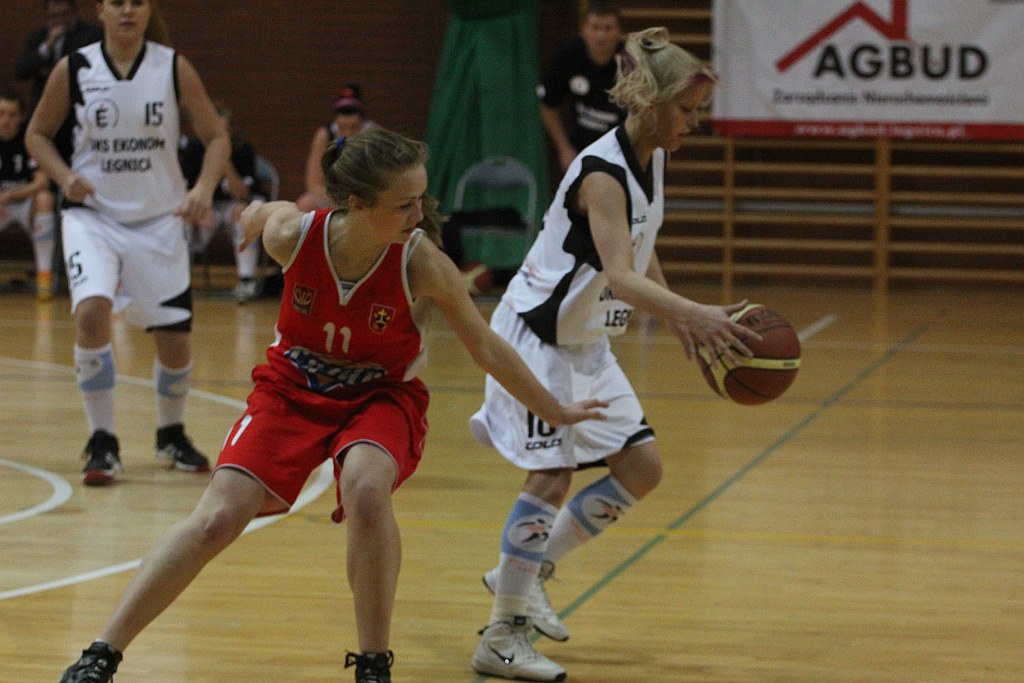 Koszykówka: UKS Ekonom - Ostrovia 57:50