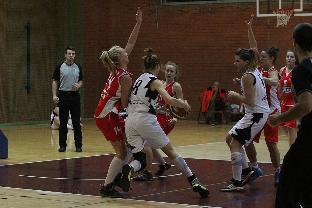 Koszykówka: UKS Ekonom - Ostrovia 57:50