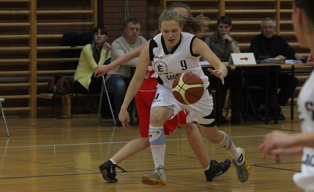 Koszykówka: UKS Ekonom - Ostrovia 57:50