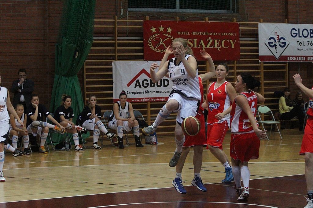 Koszykówka: UKS Ekonom - Ostrovia 57:50