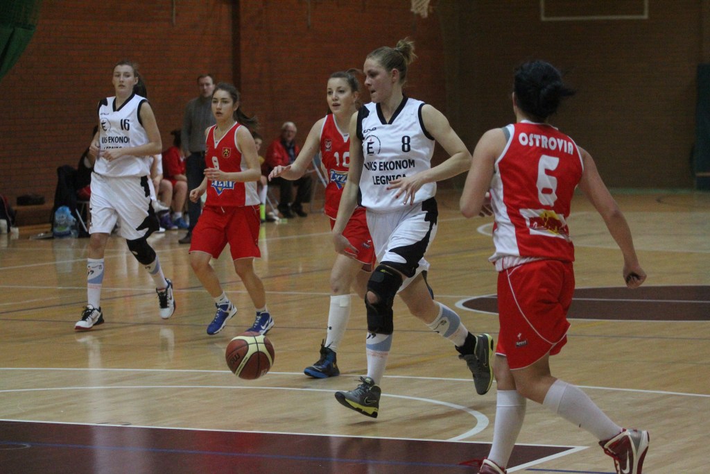 Koszykówka: UKS Ekonom - Ostrovia 57:50