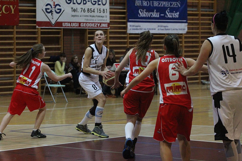 Koszykówka: UKS Ekonom - Ostrovia 57:50