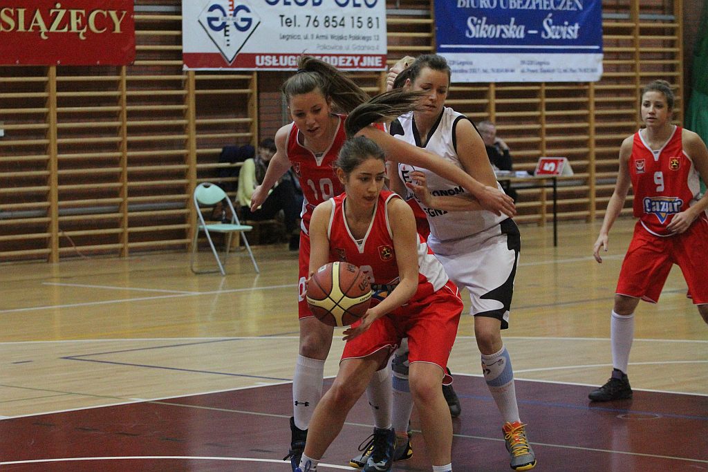 Koszykówka: UKS Ekonom - Ostrovia 57:50