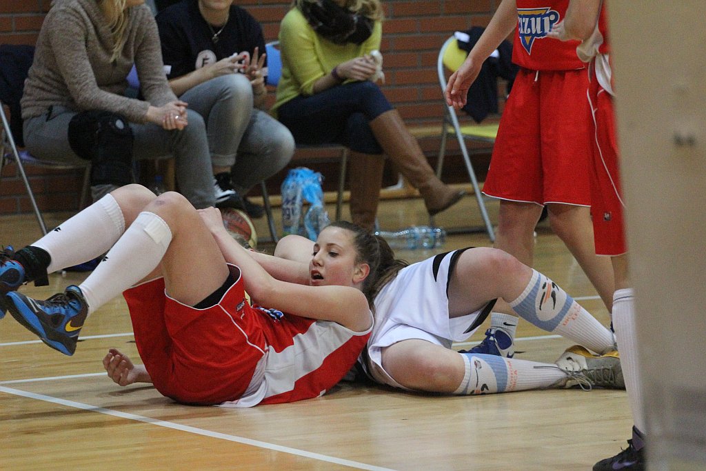 Koszykówka: UKS Ekonom - Ostrovia 57:50