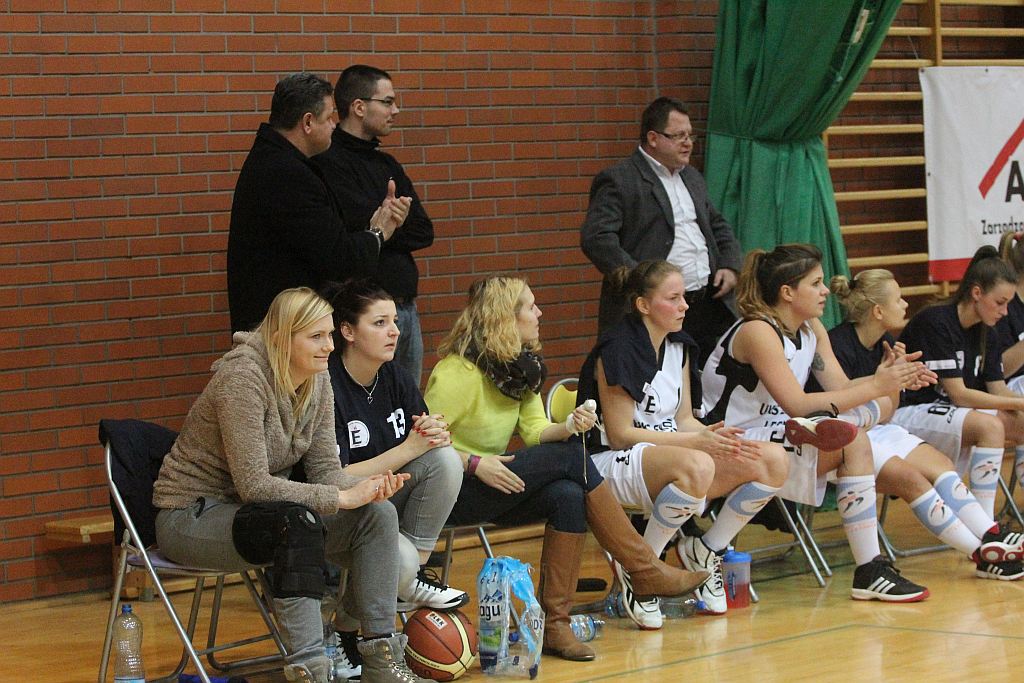 Koszykówka: UKS Ekonom - Ostrovia 57:50