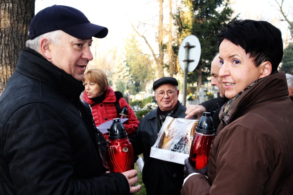 Zapalili znicze na grobach legnickich powstańców