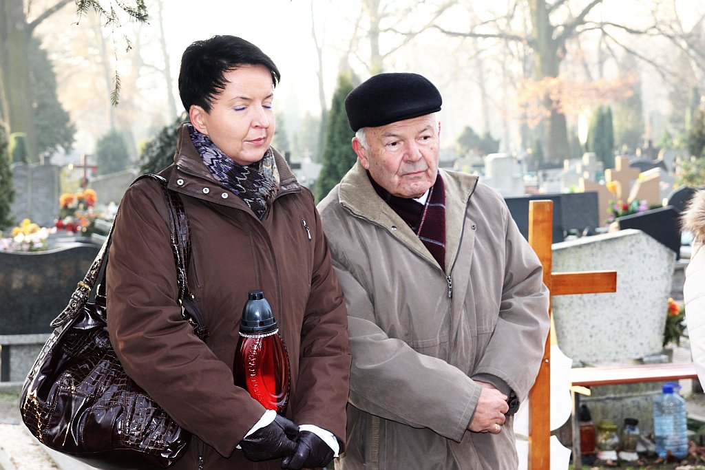 Zapalili znicze na grobach legnickich powstańców