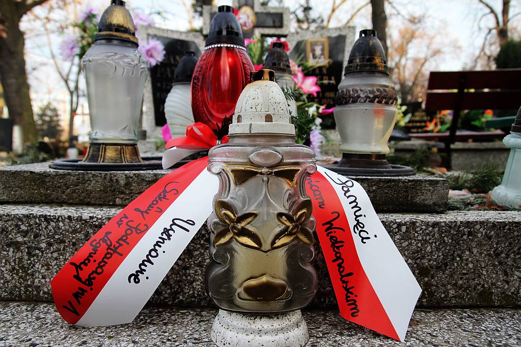 Zapalili znicze na grobach legnickich powstańców