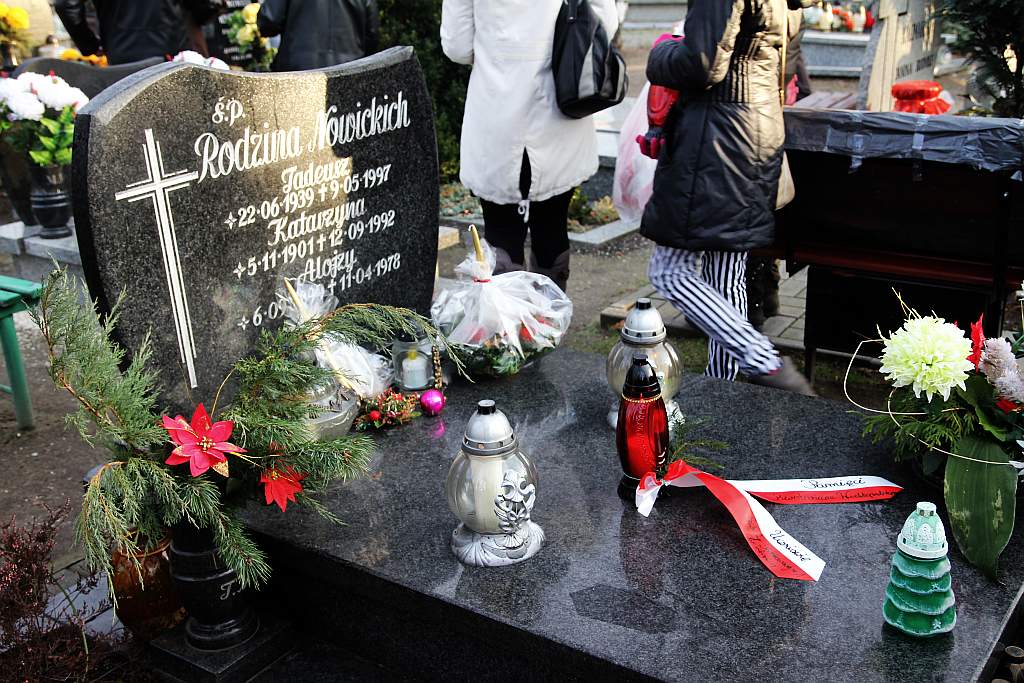 Zapalili znicze na grobach legnickich powstańców