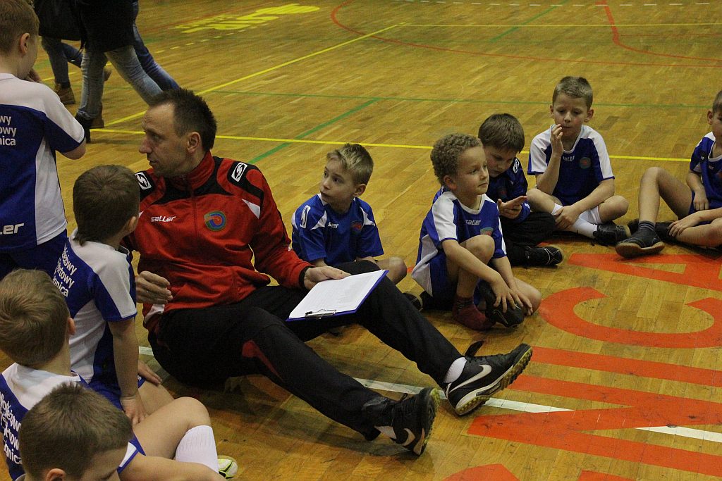 Najmłodsi adepci futbolu trenują przy Lotniczej