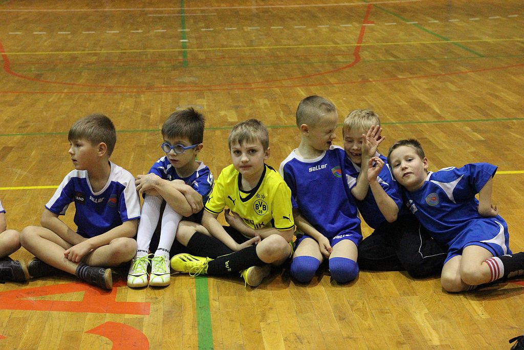Najmłodsi adepci futbolu trenują przy Lotniczej