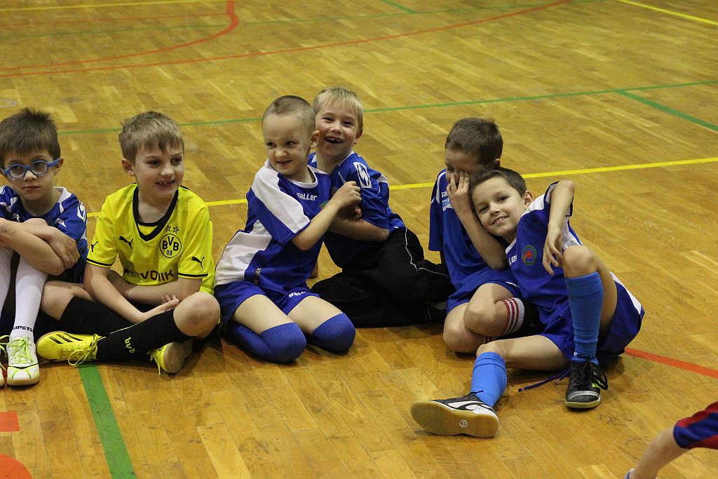 Najmłodsi adepci futbolu trenują przy Lotniczej
