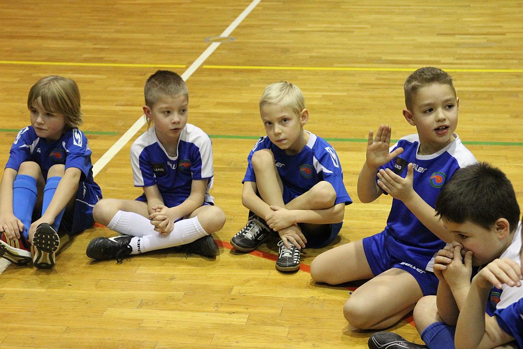 Najmłodsi adepci futbolu trenują przy Lotniczej