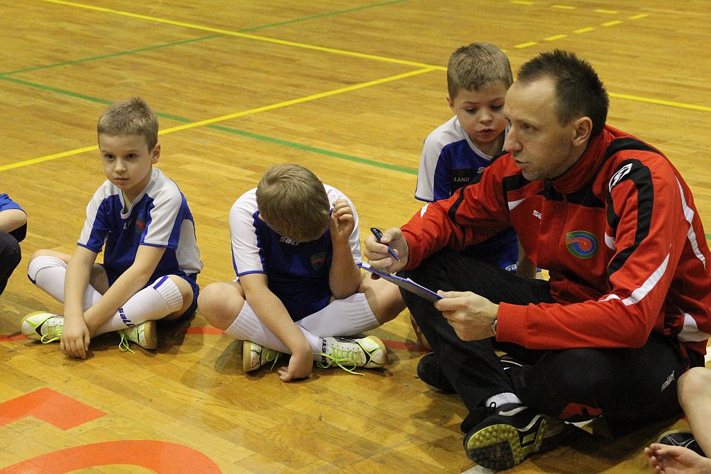 Najmłodsi adepci futbolu trenują przy Lotniczej