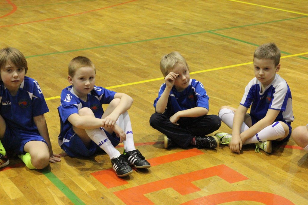 Najmłodsi adepci futbolu trenują przy Lotniczej