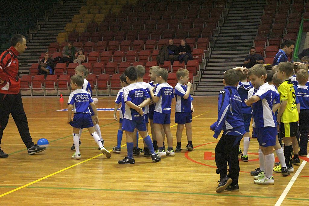 Najmłodsi adepci futbolu trenują przy Lotniczej
