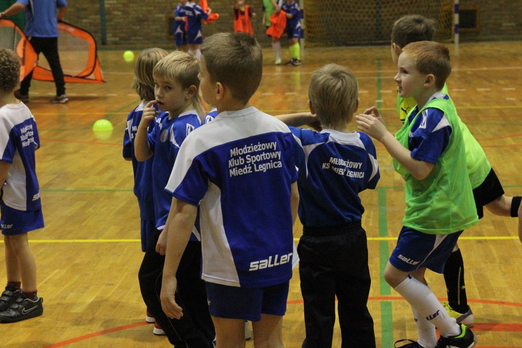 Najmłodsi adepci futbolu trenują przy Lotniczej