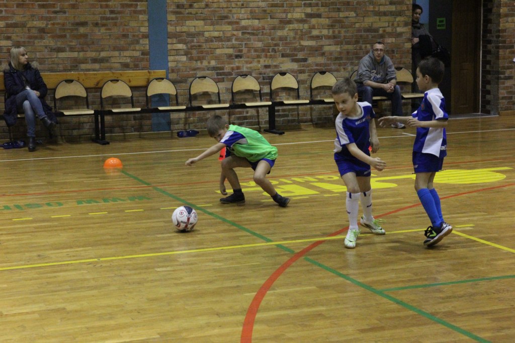 Najmłodsi adepci futbolu trenują przy Lotniczej