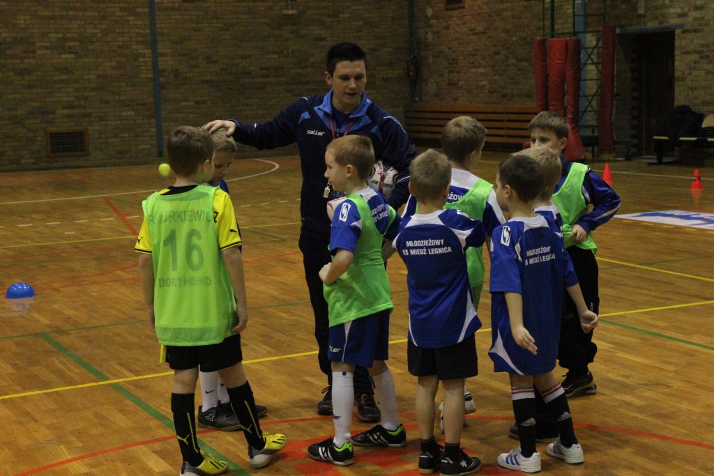 Najmłodsi adepci futbolu trenują przy Lotniczej