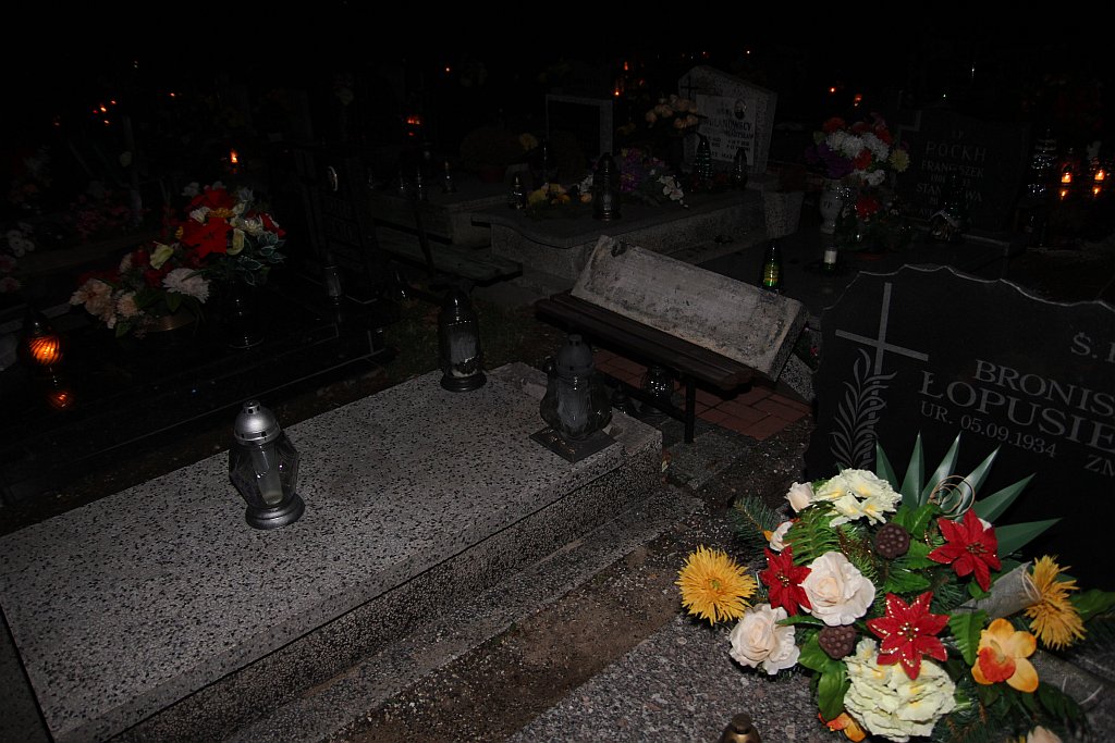 Cmentarni wandale znów zniszczyli groby