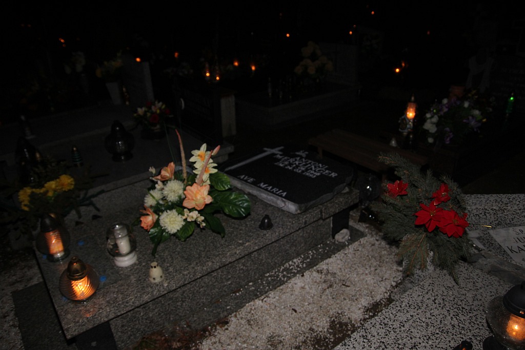 Cmentarni wandale znów zniszczyli groby