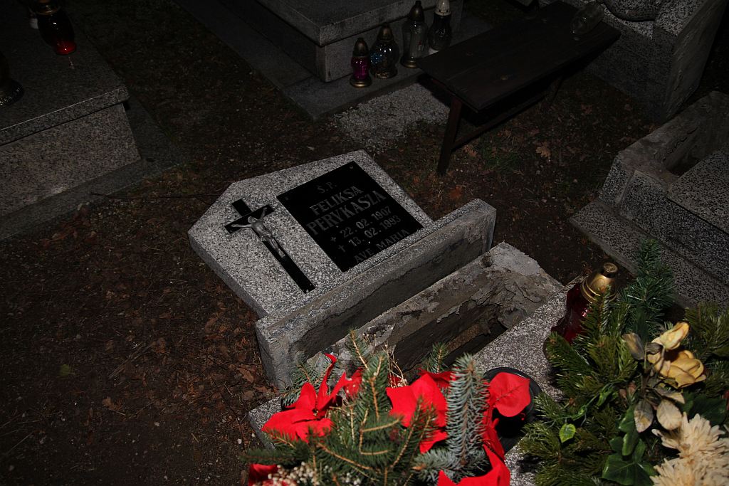 Cmentarni wandale znów zniszczyli groby
