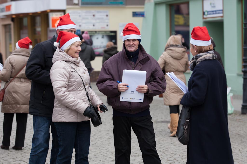 Emeryci wyszli na ulicę „walczyć” o zniżki!