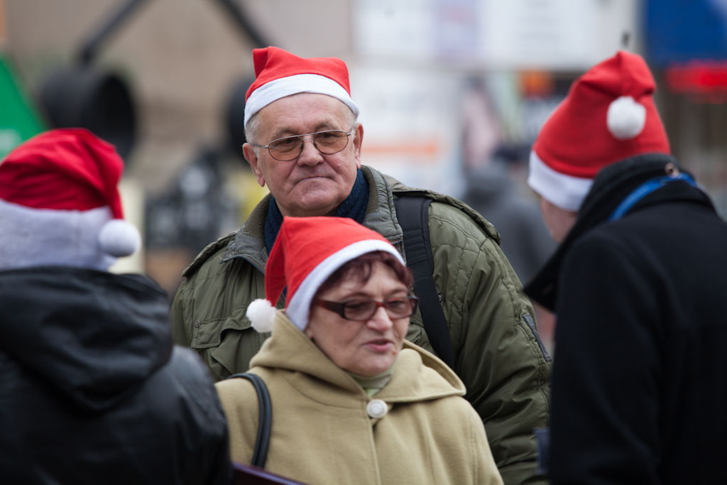 Emeryci wyszli na ulicę „walczyć” o zniżki!