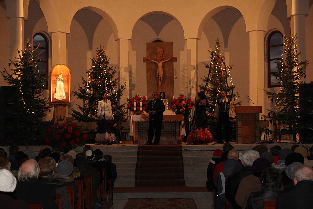 Don Vasyl śpiewał kolędy