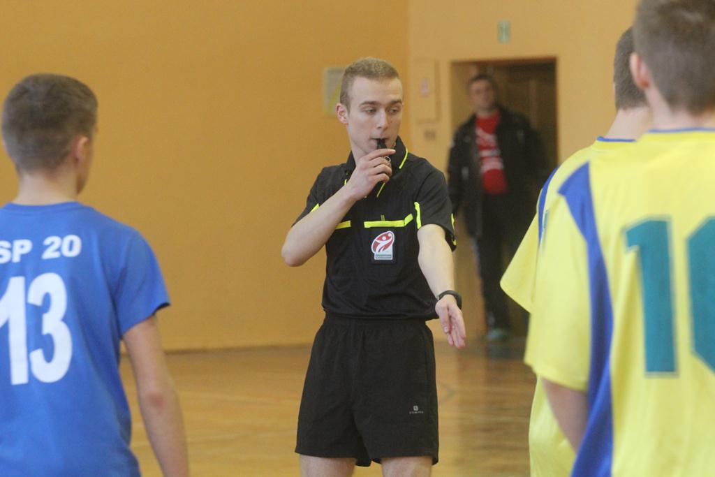 Piłkarze ręczni z podstawówek grają o medale