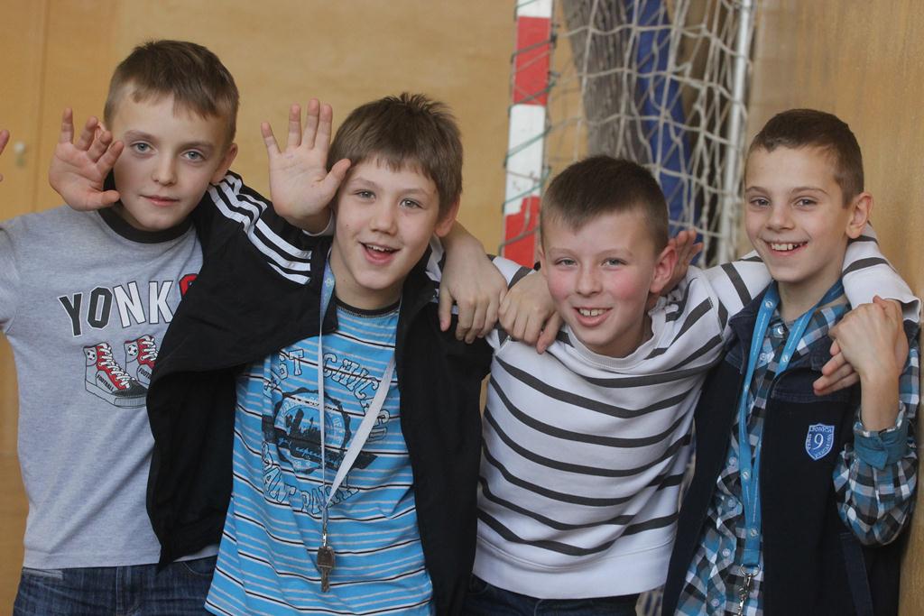 Piłkarze ręczni z podstawówek grają o medale