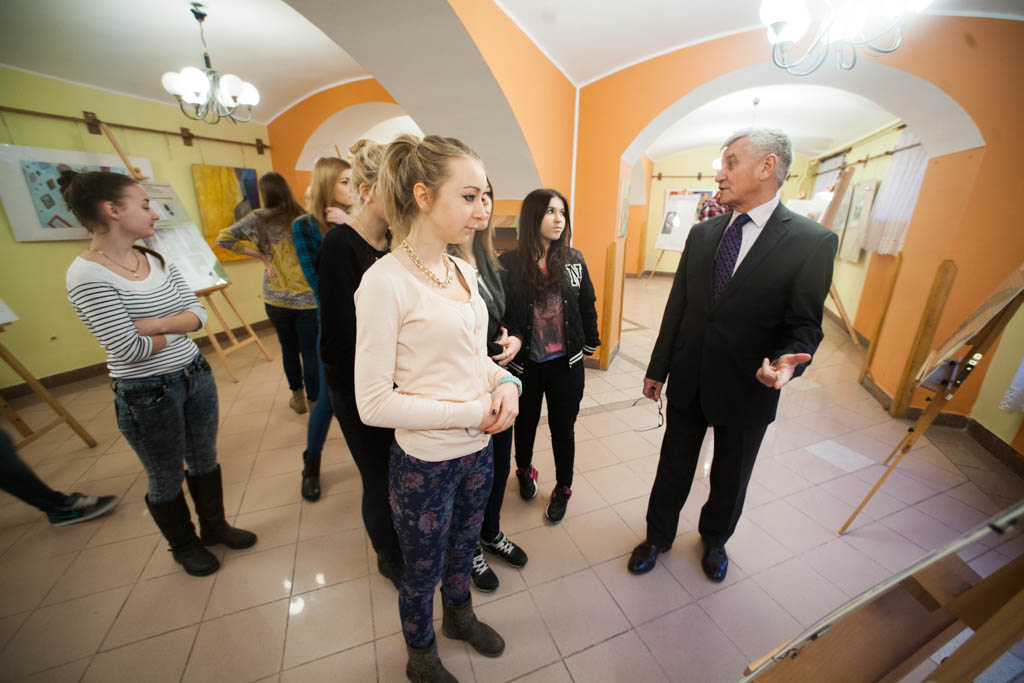 Wystawa o Czochralskim w legnickim liceum