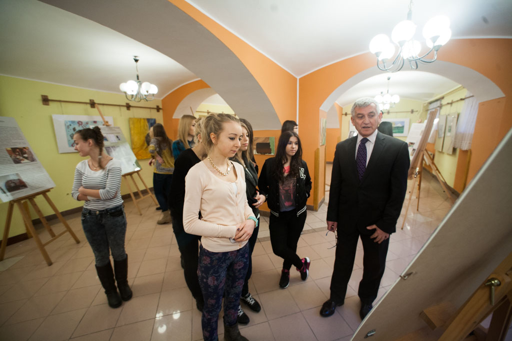 Wystawa o Czochralskim w legnickim liceum