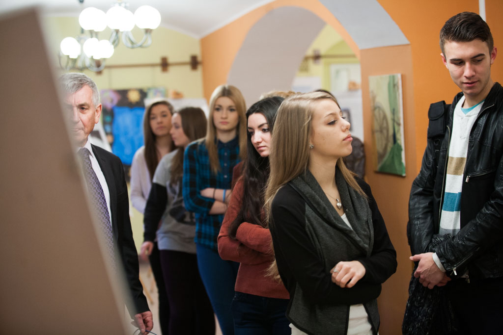 Wystawa o Czochralskim w legnickim liceum
