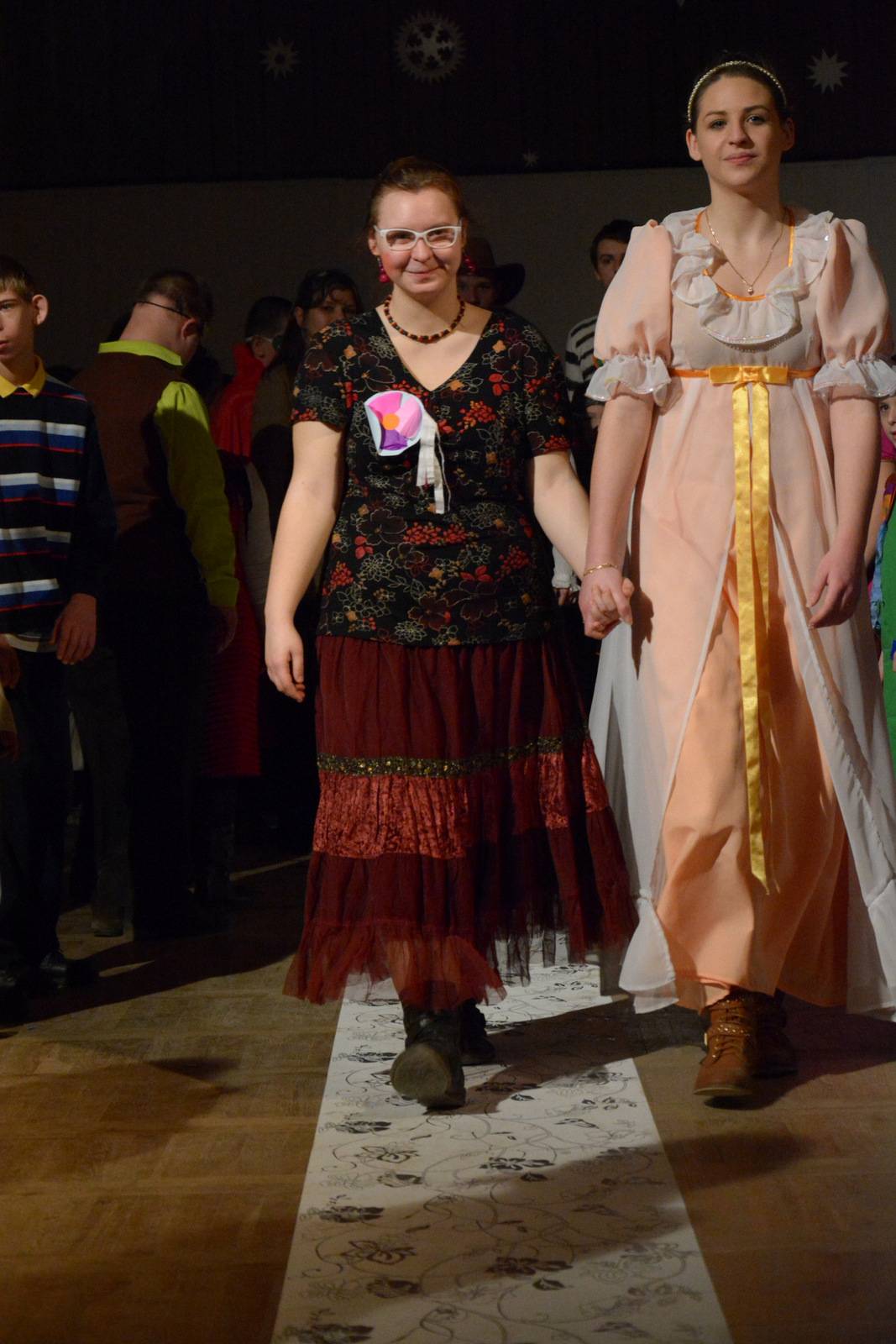 Bal karnawałowy na „prawdziwej” sali balowej