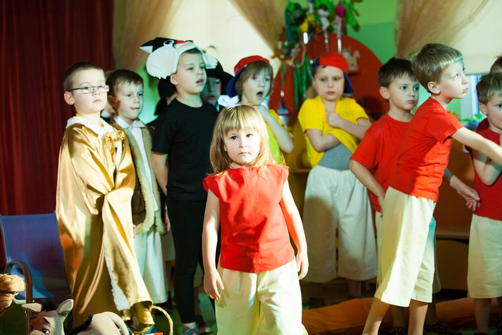 Przedszkolaki zachwyciły dziadków przedstawieniem