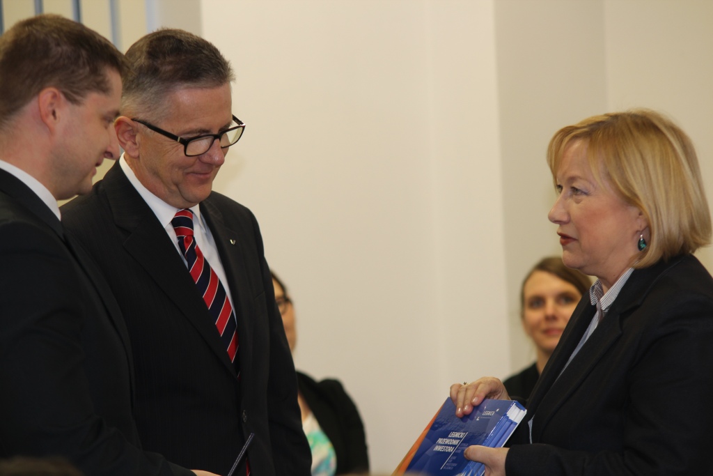 Nowe zezwolenia dla firm działajacych w LSSE