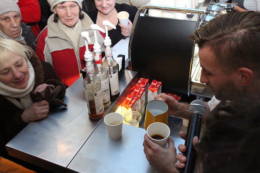 Mistrzowie Polski Latte Art serwowali legniczanom kawę