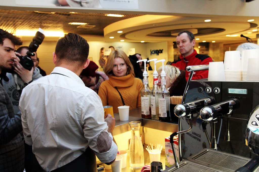 Mistrzowie Polski Latte Art serwowali legniczanom kawę