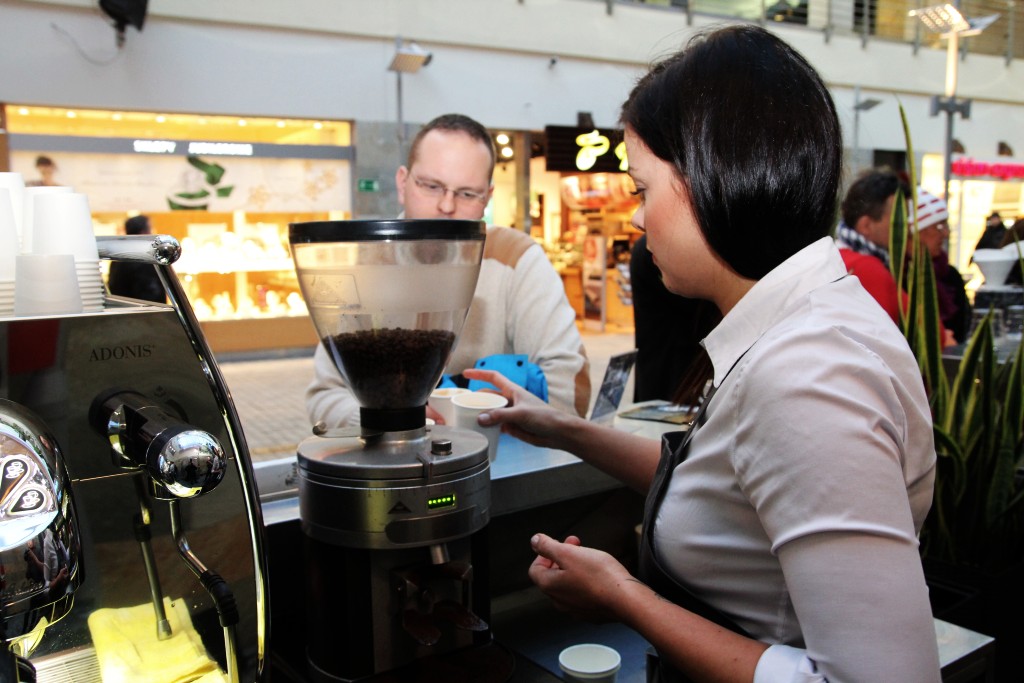 Mistrzowie Polski Latte Art serwowali legniczanom kawę