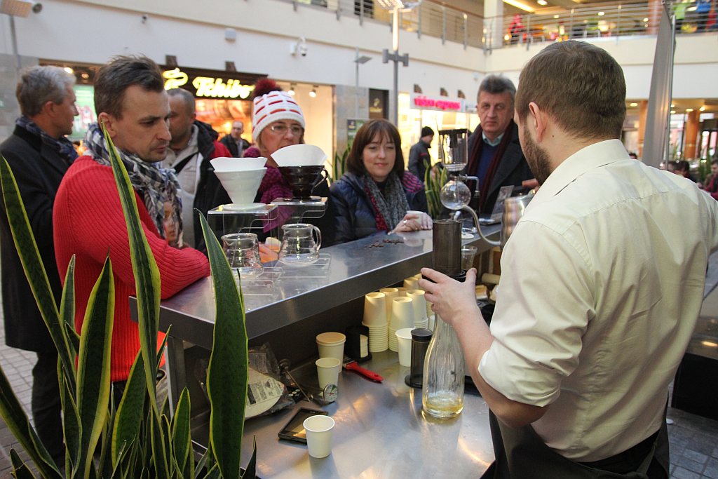 Mistrzowie Polski Latte Art serwowali legniczanom kawę