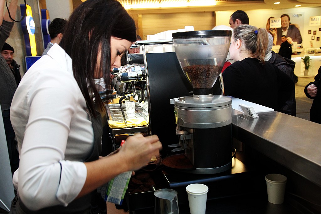 Mistrzowie Polski Latte Art serwowali legniczanom kawę