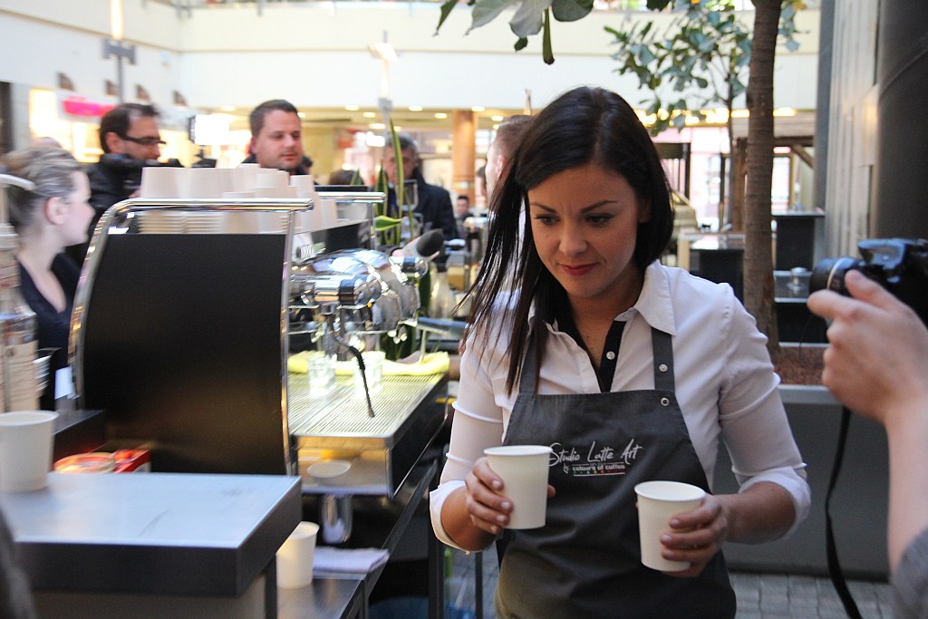 Mistrzowie Polski Latte Art serwowali legniczanom kawę