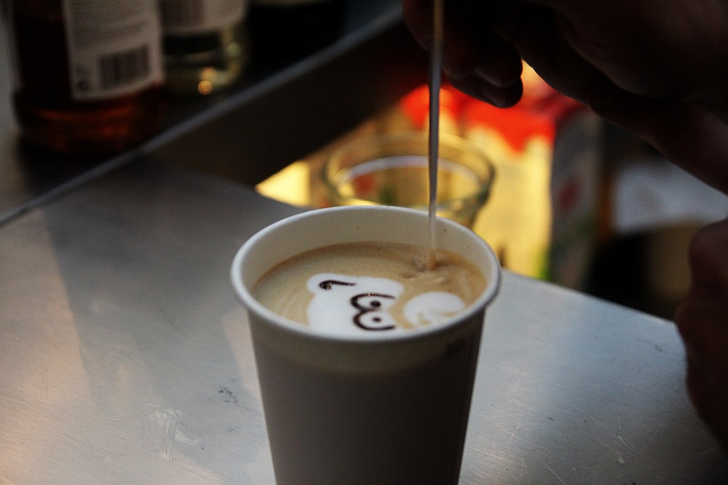 Mistrzowie Polski Latte Art serwowali legniczanom kawę