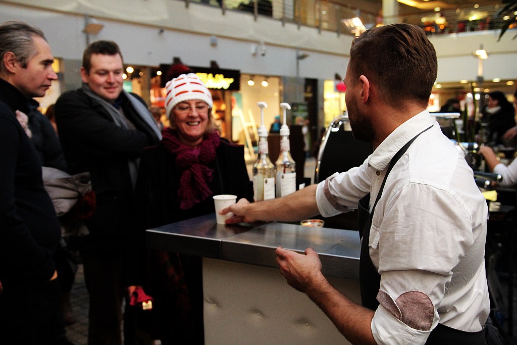 Mistrzowie Polski Latte Art serwowali legniczanom kawę